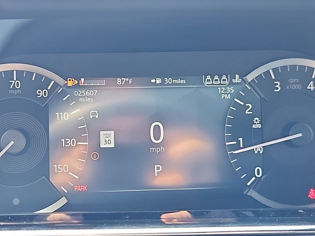 Used 2023 Land Rover Range Rover Evoque R-Dynamic SE image 10