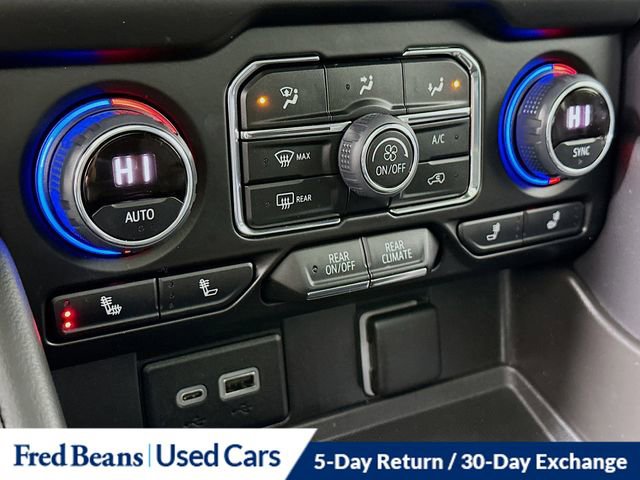 Used 2023 Chevrolet Suburban Z71 w/ Luxury Package image 18