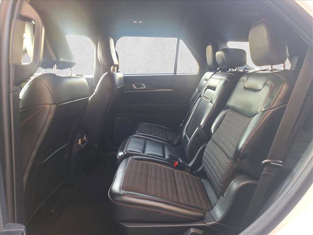 Used 2025 Ford Explorer ST-Line w/ ST-Line Street Pack image 14