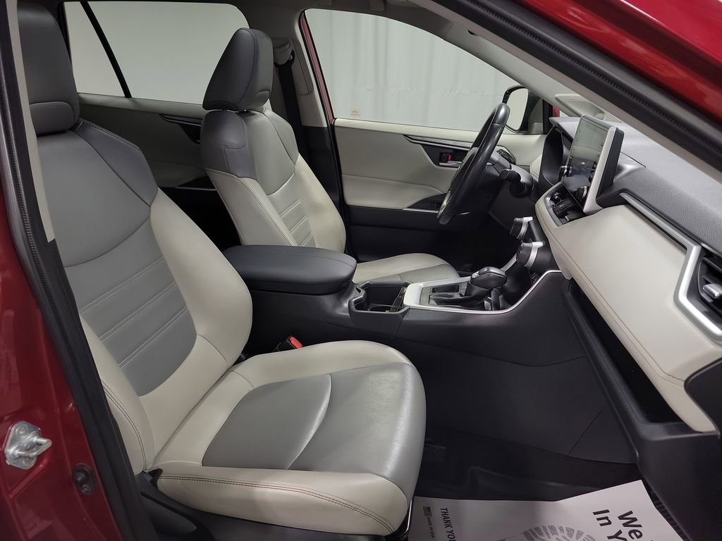 Used 2022 Toyota RAV4 XLE Premium image 25