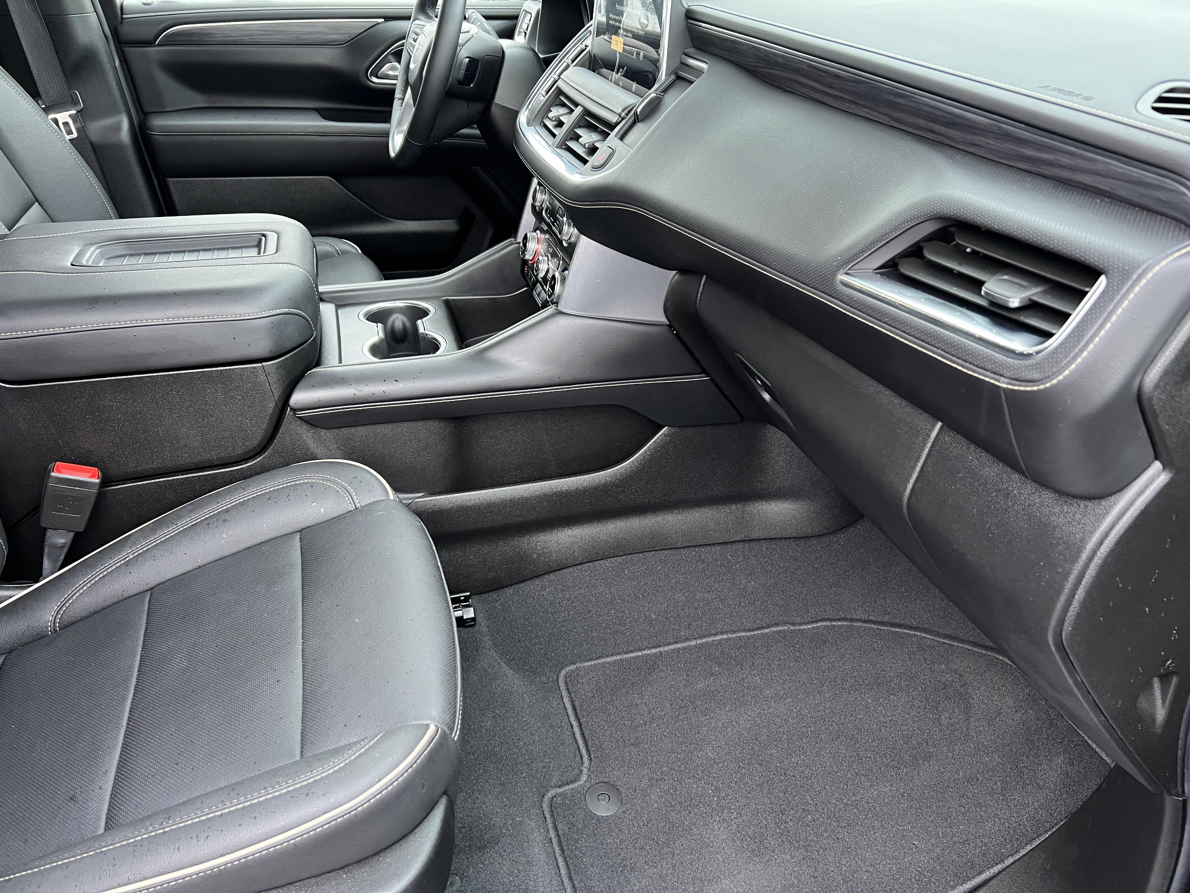 Used 2024 GMC Yukon SLT w/ SLT Luxury Package image 27