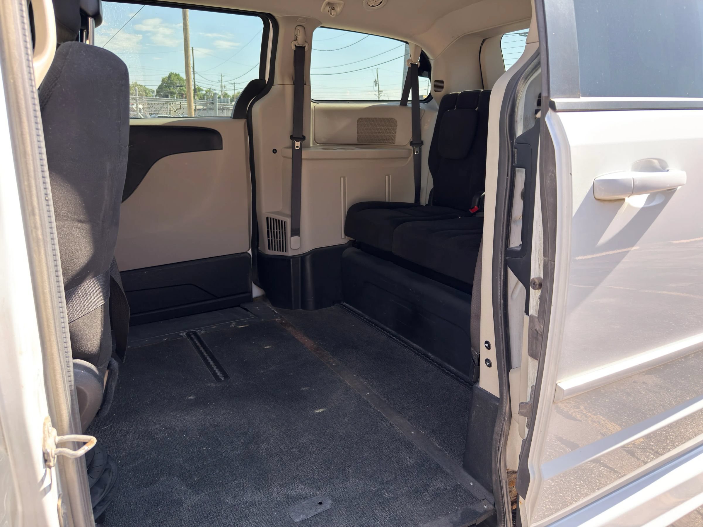 Used 2015 Dodge Grand Caravan SXT FWD image 19