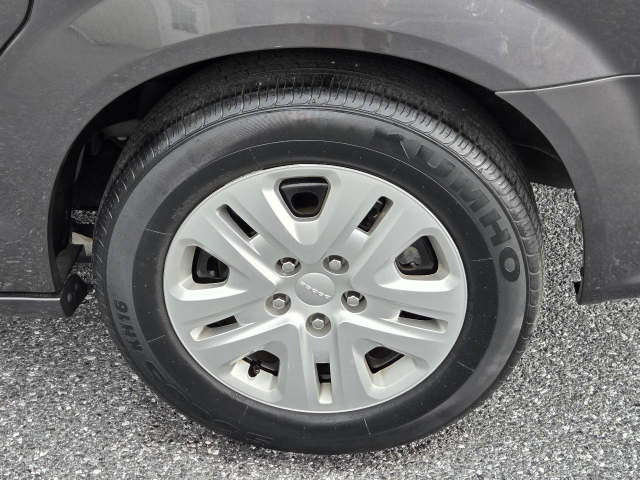 Used 2018 Dodge Grand Caravan SE w/ UConnect Hands-Free Group FWD image 15