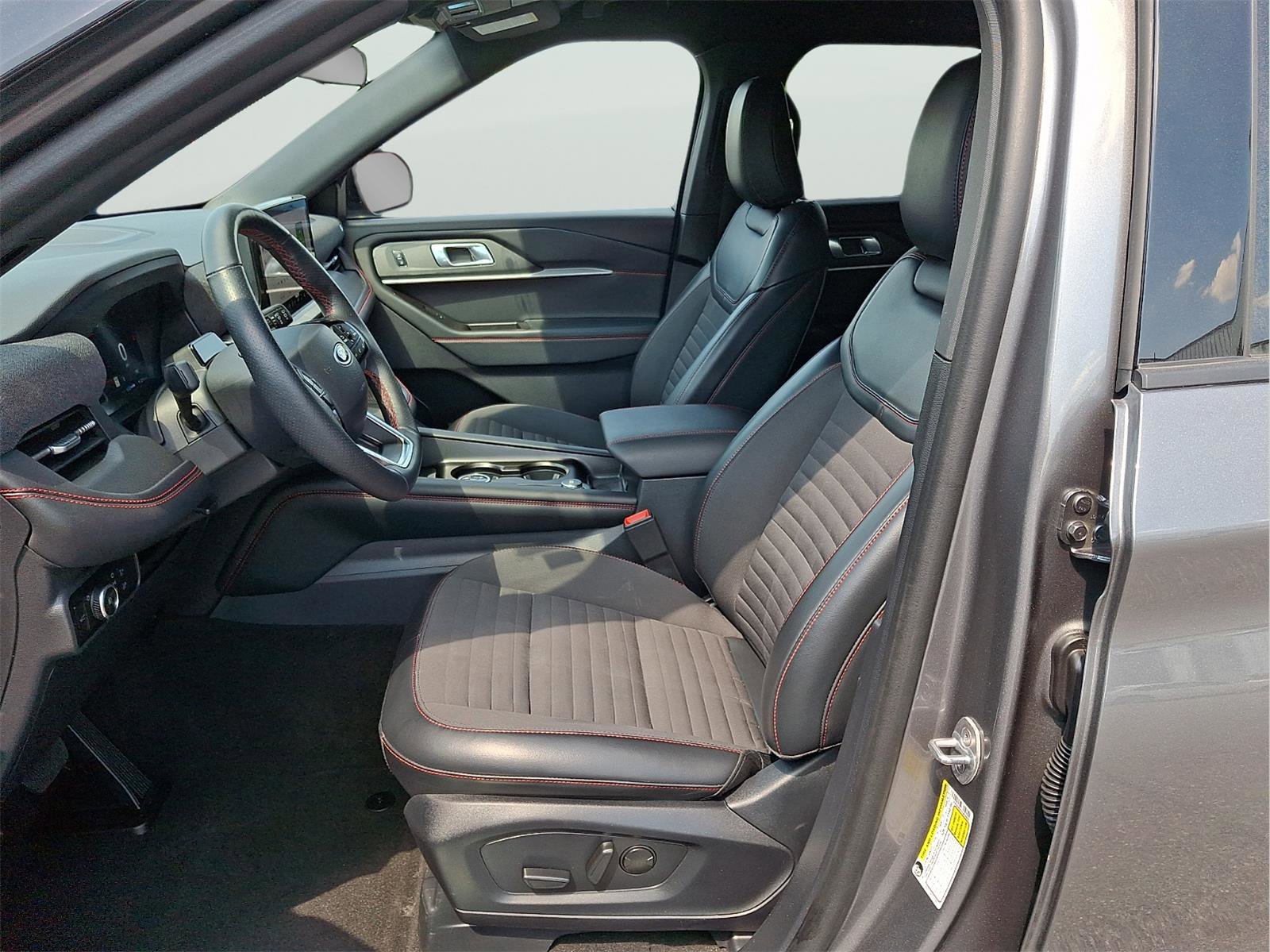 Used 2025 Ford Explorer ST-Line AWD/4WD image 12