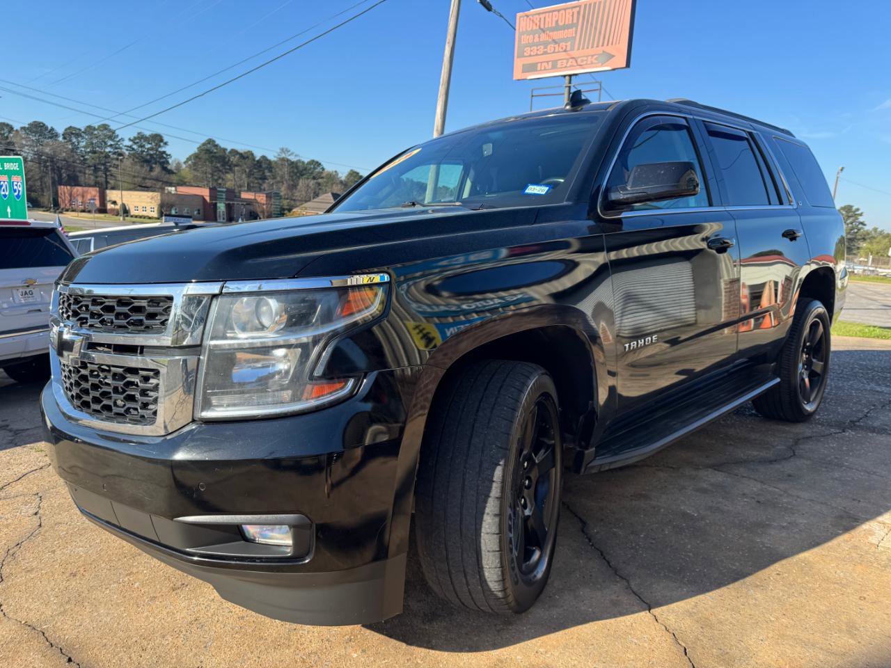 Used 2018 Chevrolet Tahoe LT w/ Luxury Package AWD/4WD image 4