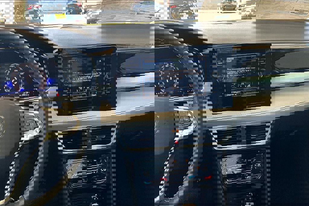 New 2025 Volkswagen Taos SE image 5