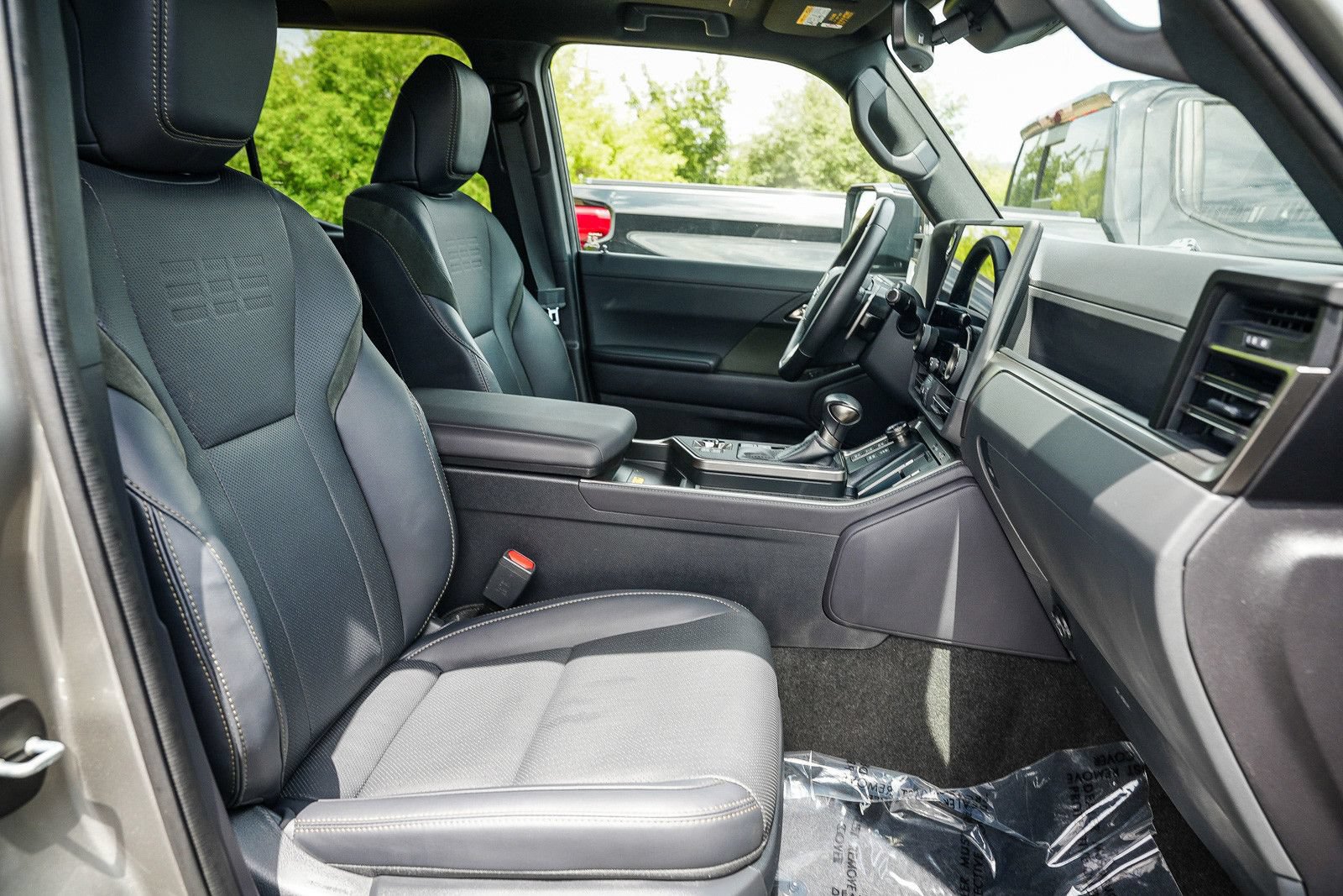 Used 2025 Lexus GX 550 AWD/4WD image 16