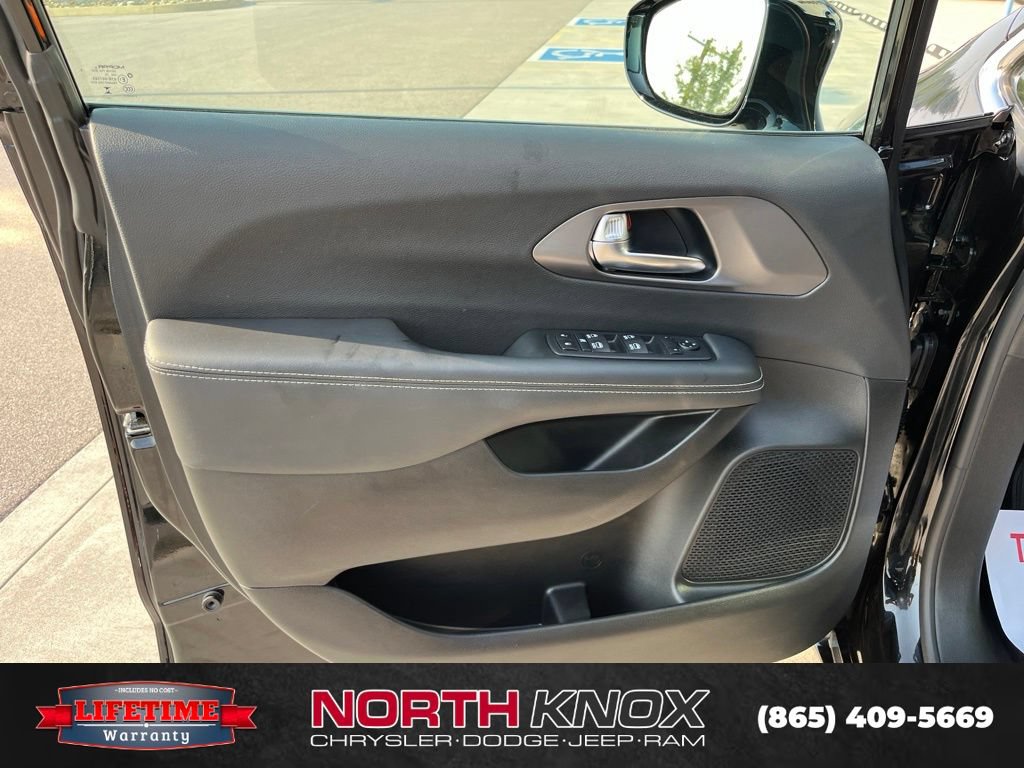 New 2026 Chrysler Voyager LX FWD image 5