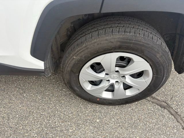 Used 2024 Toyota RAV4 LE AWD/4WD image 10