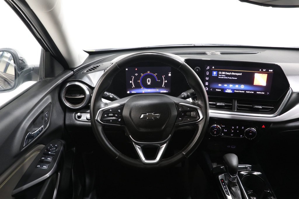 Used 2025 Chevrolet Trax ACTIV w/ Sunroof Package FWD image 13