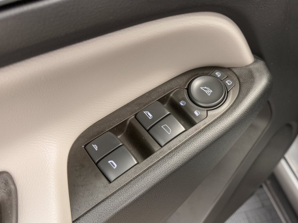 Used 2023 Chevrolet Equinox LS w/ LS Convenience Package AWD/4WD image 15