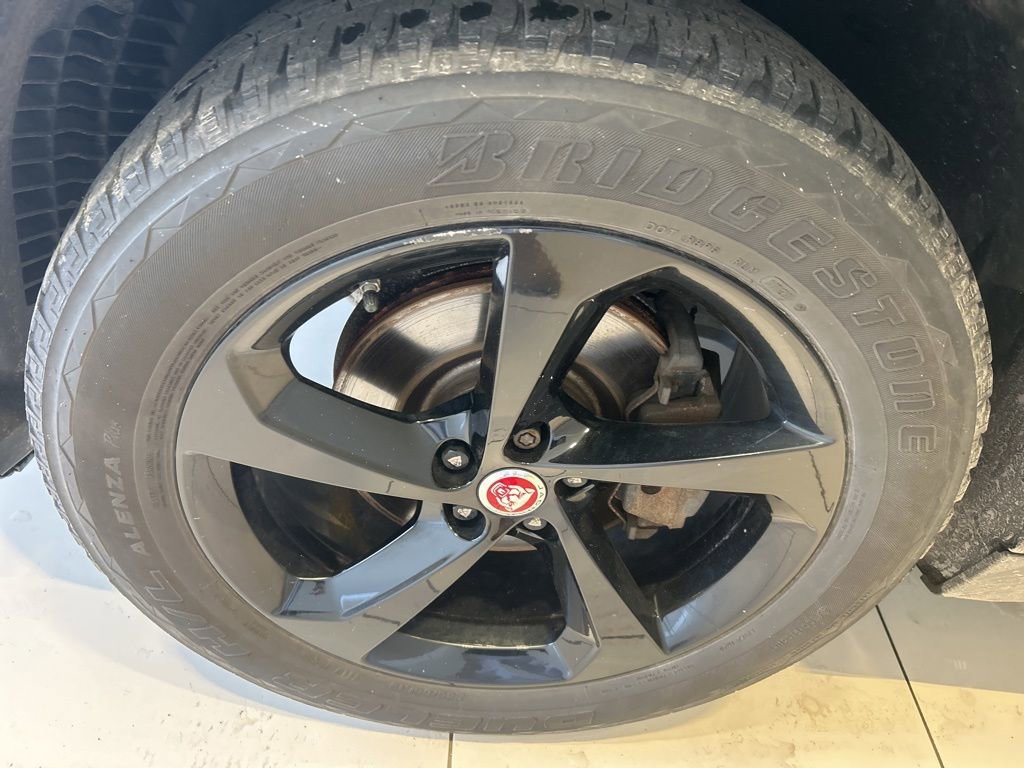 Used 2020 Jaguar F-PACE Premium image 20