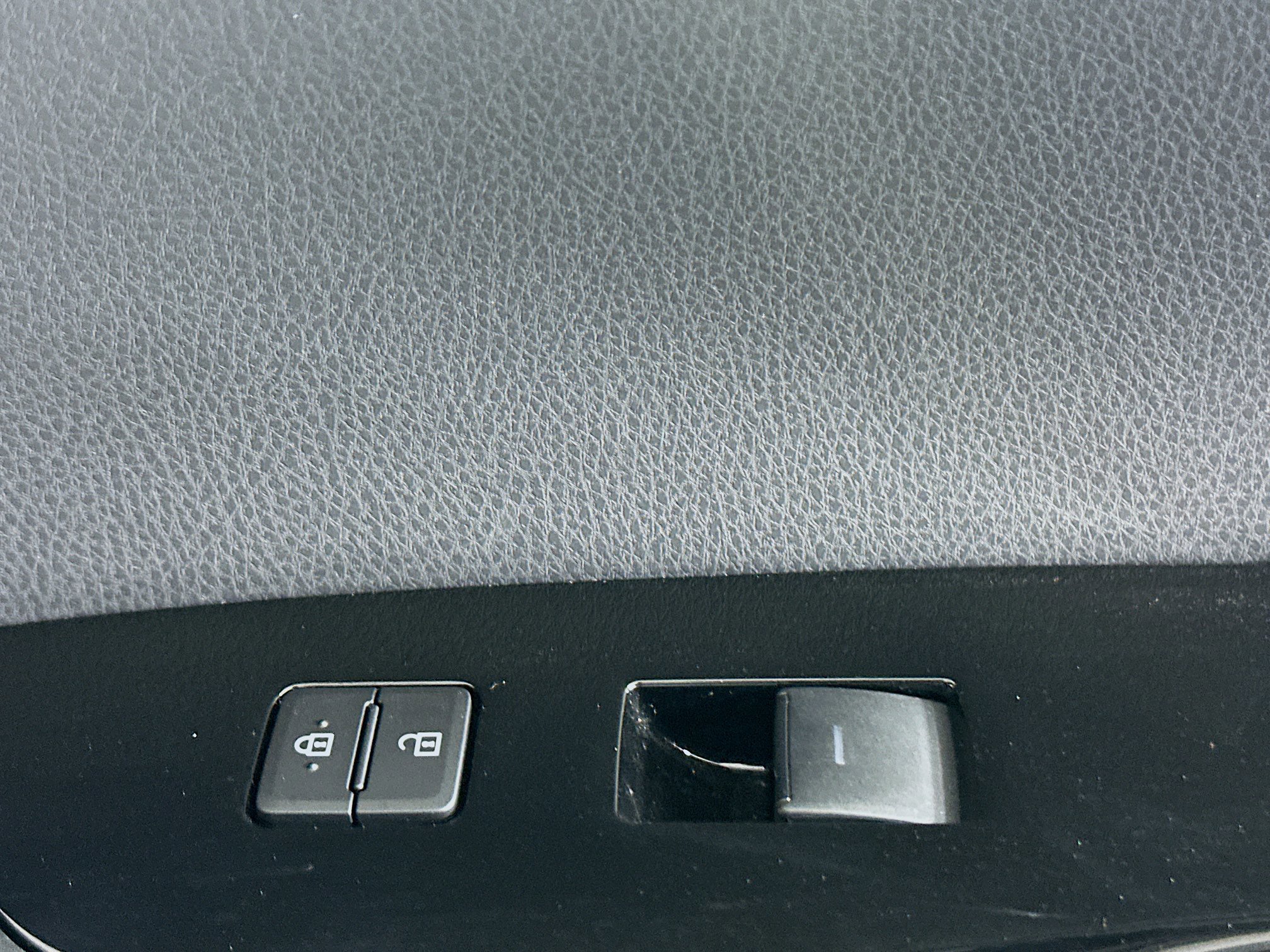 Used 2022 Toyota Prius L Eco image 29