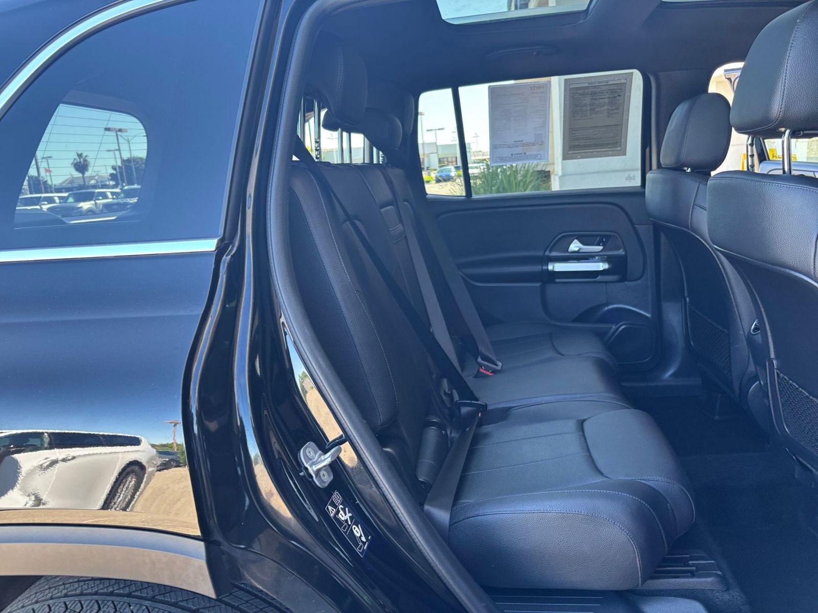 Used 2025 Mercedes-Benz GLB 250 image 40