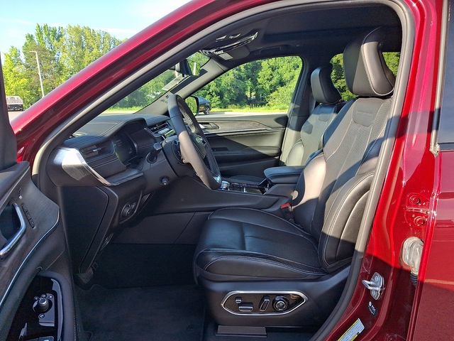 Used 2024 Jeep Grand Cherokee L Overland w/ Luxury Tech Group IV AWD/4WD image 13
