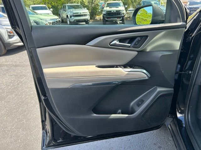 Used 2025 Chevrolet Traverse LT image 12