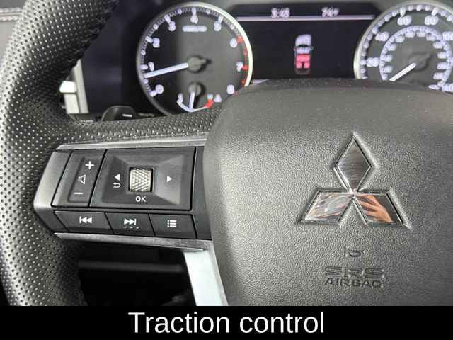 Used 2025 Mitsubishi Outlander AWD image 8