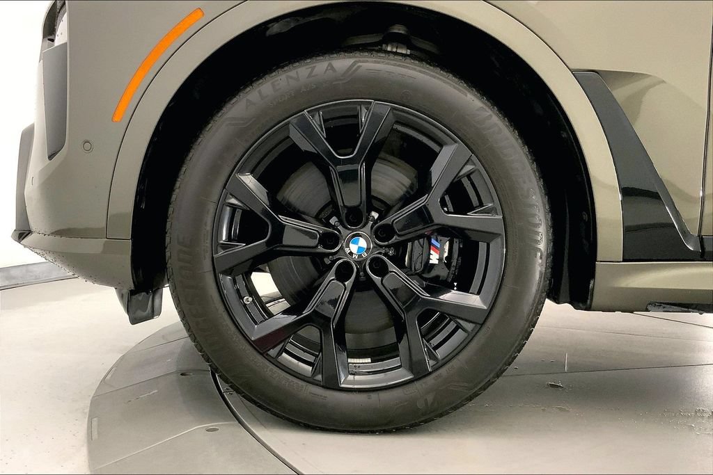 Used 2026 BMW X7 xDrive40i AWD/4WD image 8