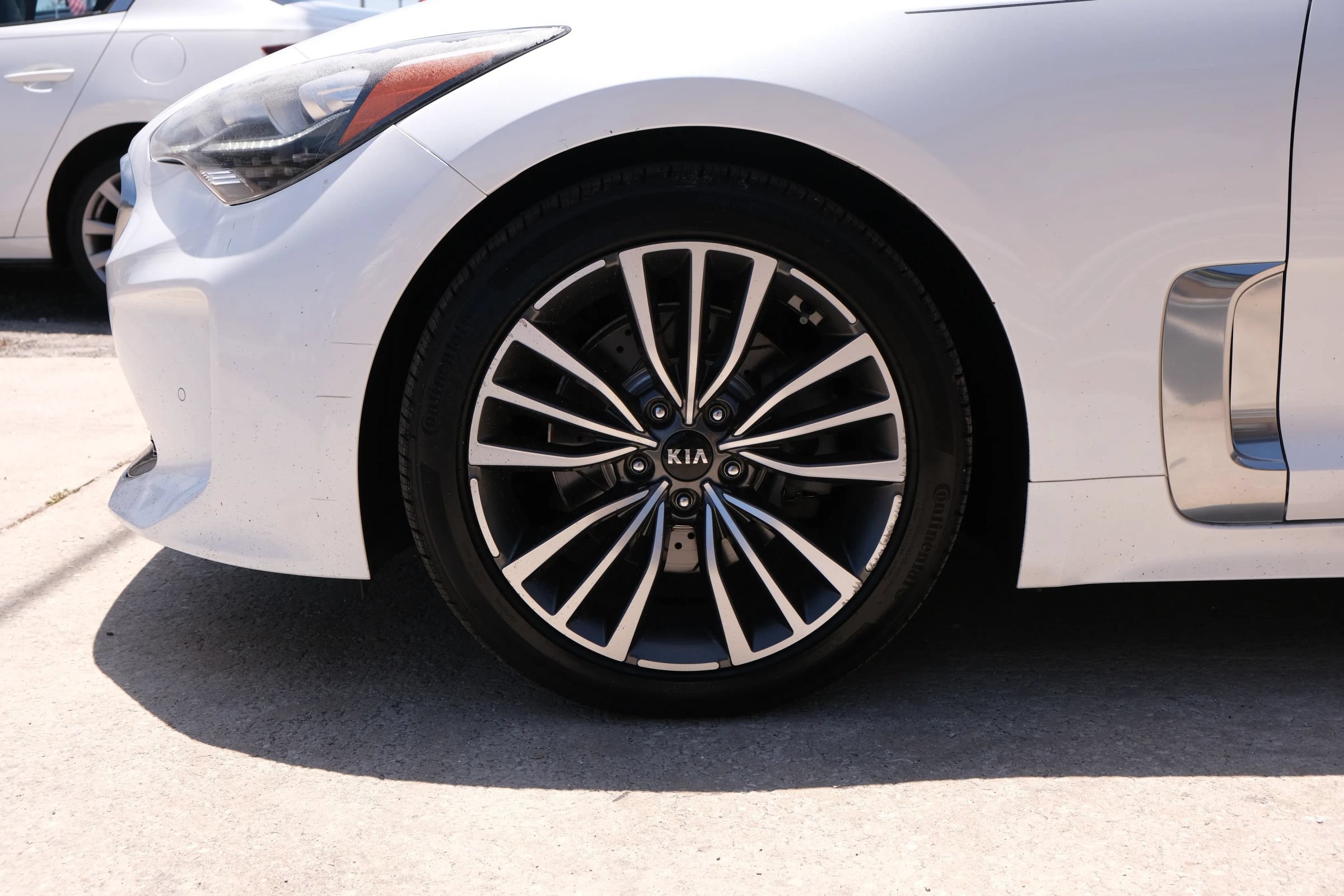 Used 2018 Kia Stinger Premium RWD image 17