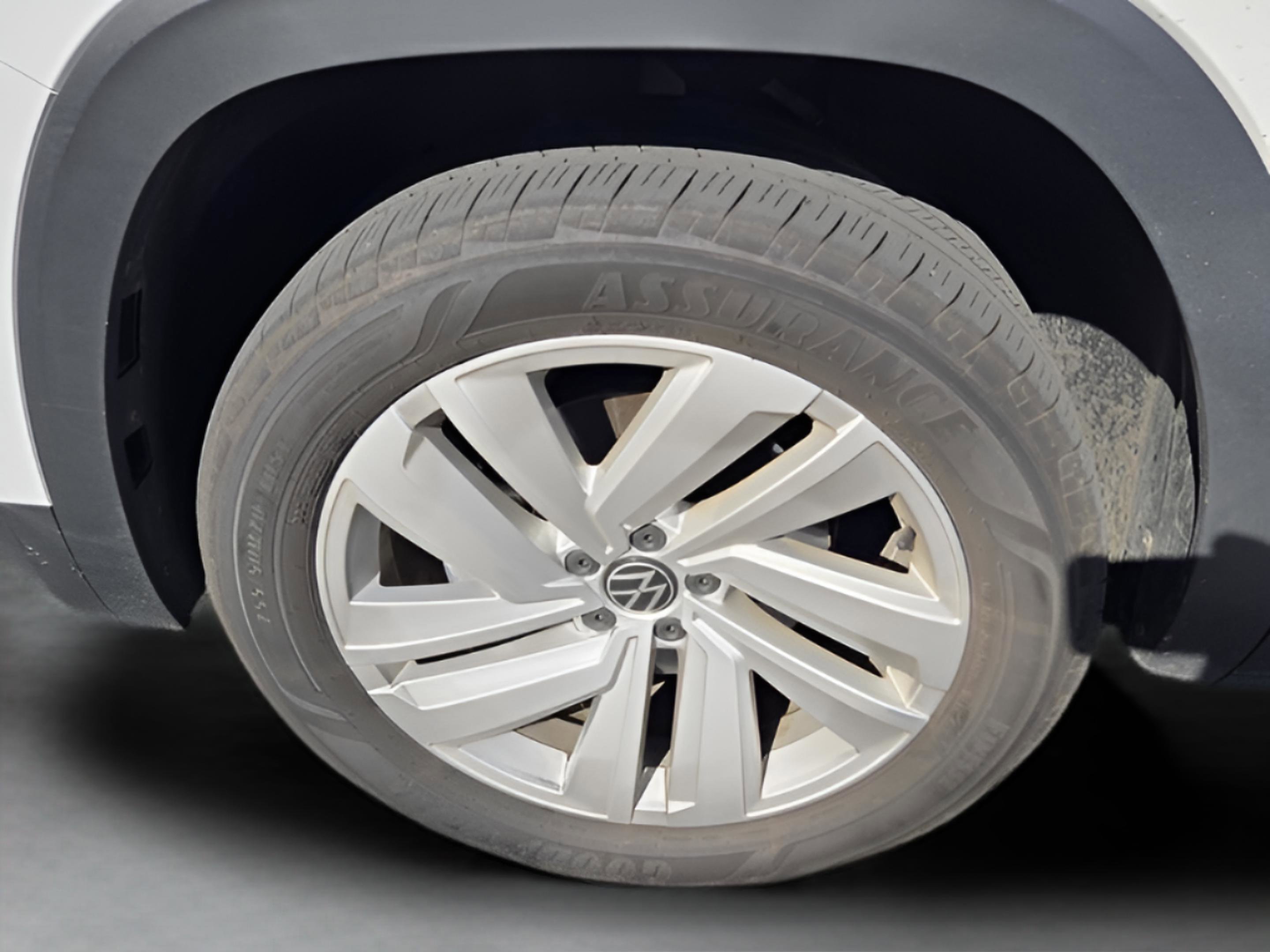 Used 2023 Volkswagen Atlas Cross Sport SE image 28