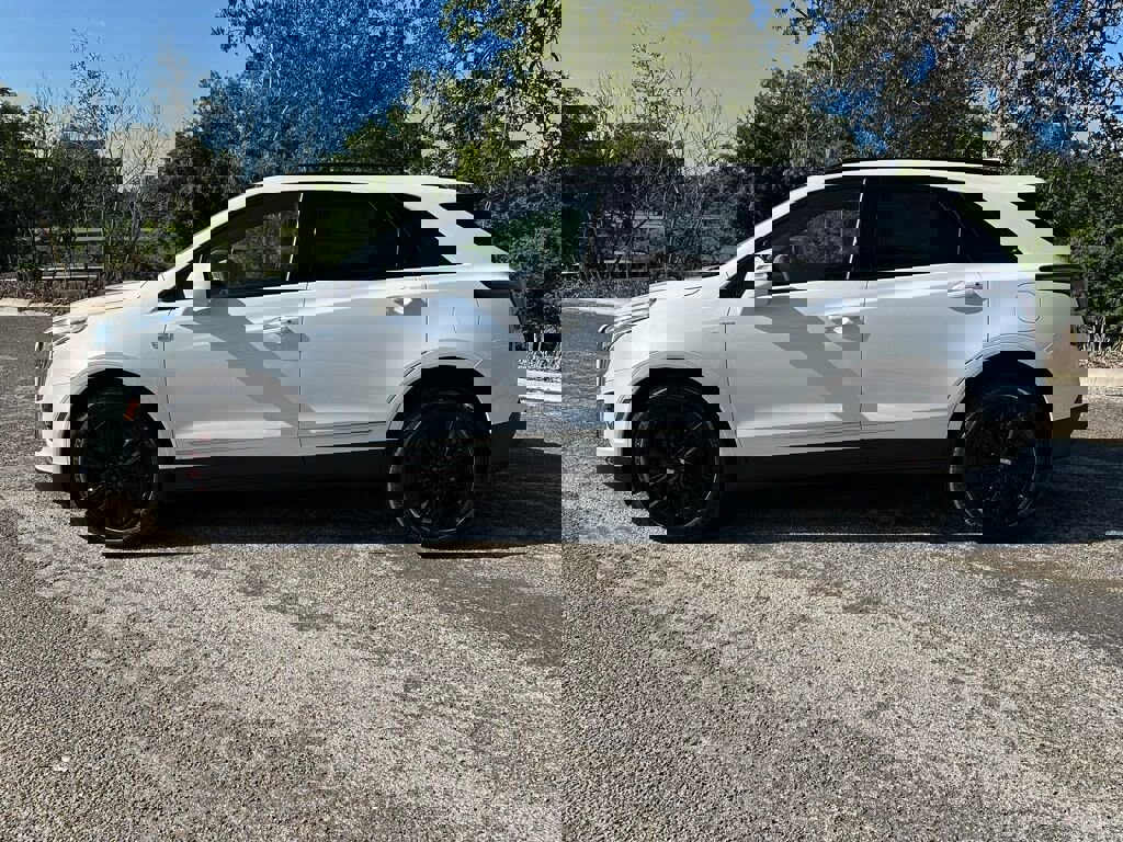 New 2025 Cadillac XT5 Sportv image 2