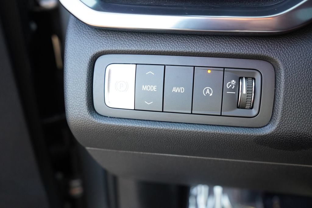 Certified 2026 GMC Acadia AT4 w/ Luxury Package AWD/4WD image 27