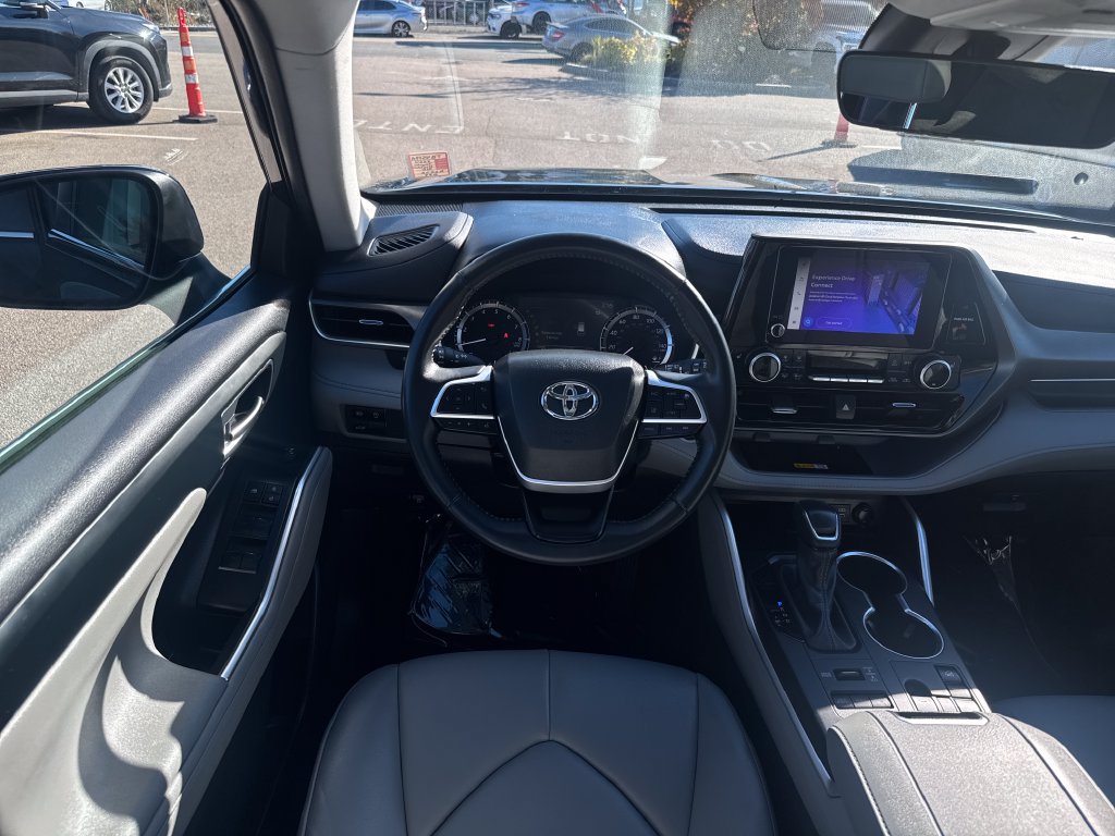 Used 2024 Toyota Highlander XLE AWD/4WD image 13