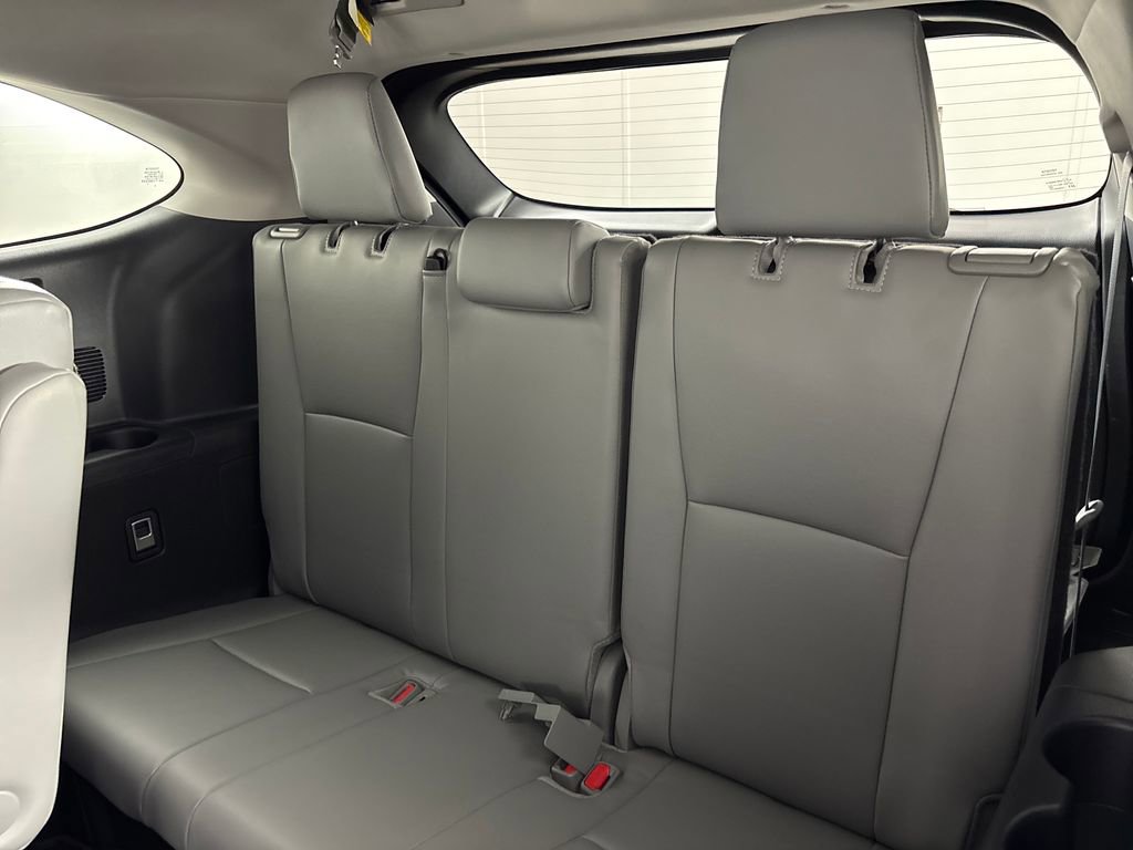 Used 2024 Toyota Highlander XLE image 31