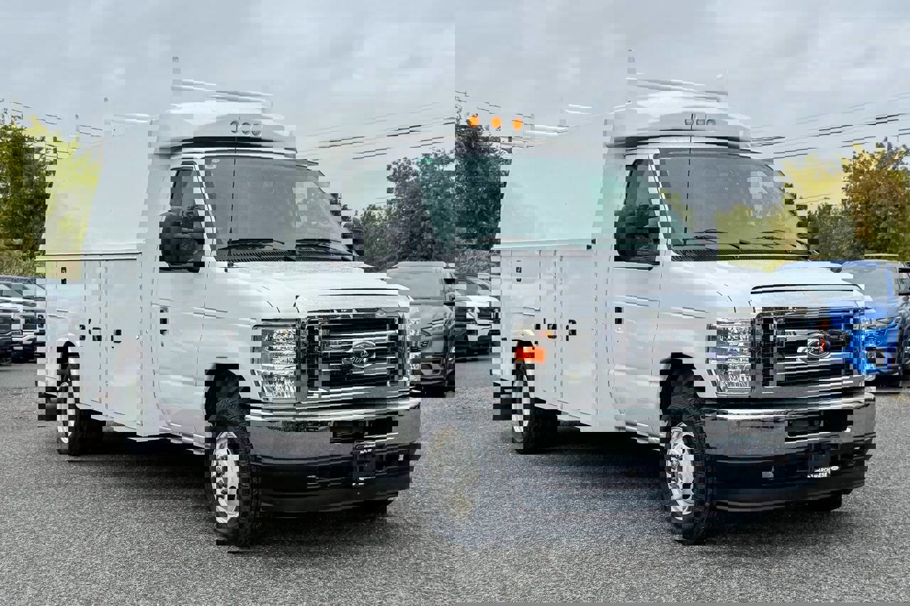 Used 2024 Ford E-450 and Econoline 450 Super Duty w/ Power Windows & Locks Group