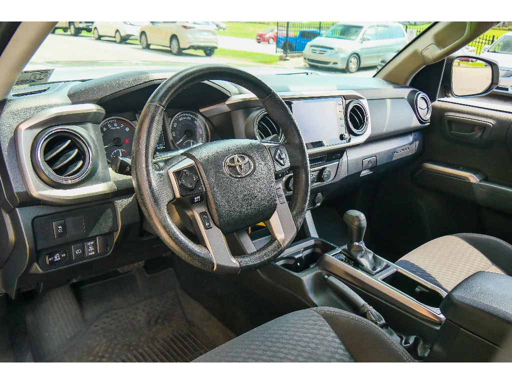 Used 2022 Toyota Tacoma SR5 w/ Trail Edition image 11