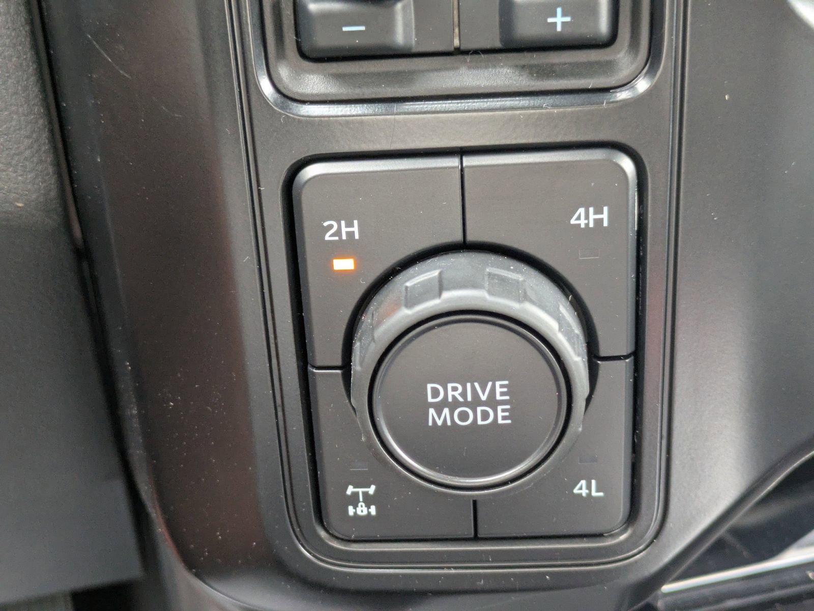 New 2025 Ford F250 Lariat w/ Black Appearance Package image 21