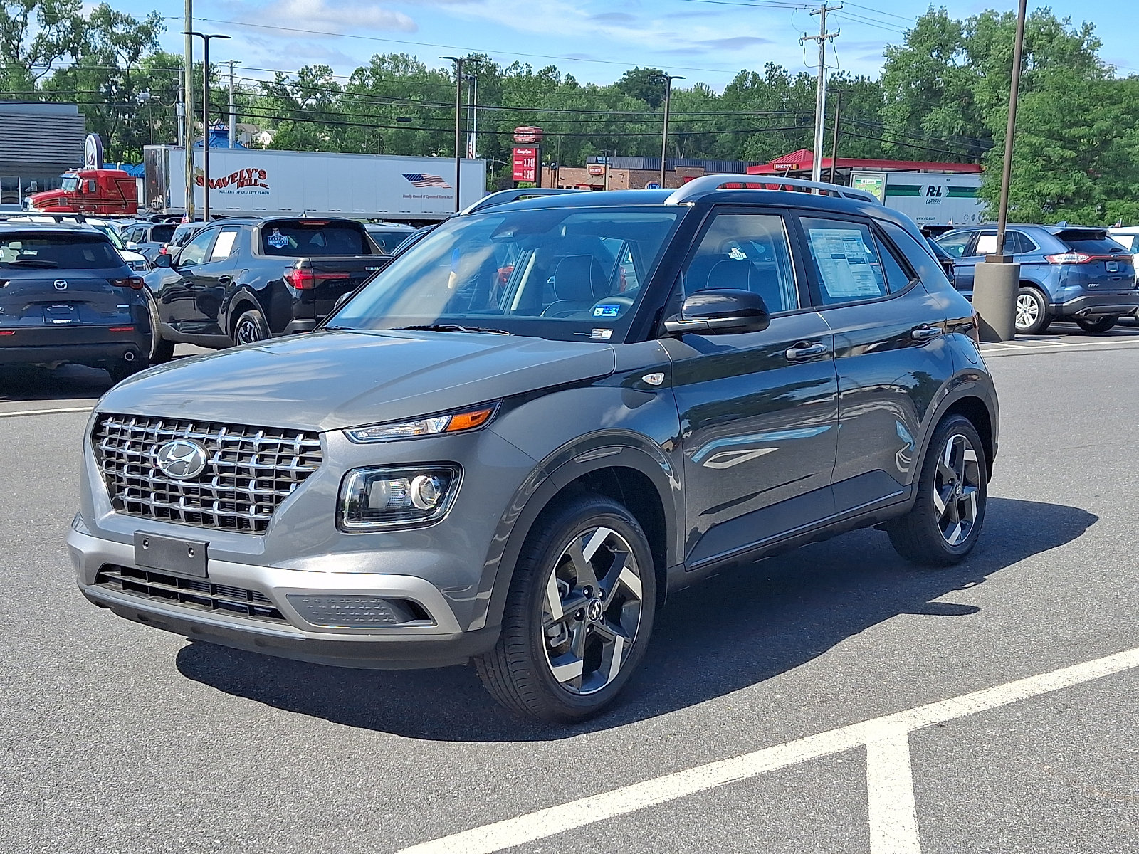 New 2026 Hyundai Venue SEL FWD image 2