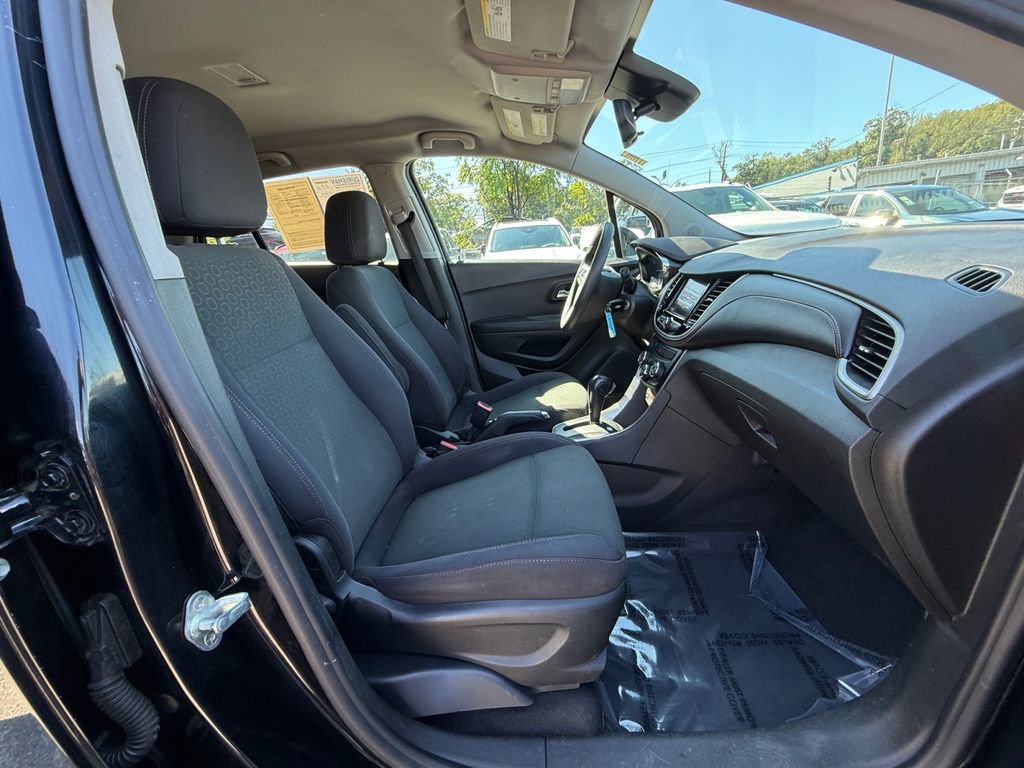 Used 2020 Chevrolet Trax LS w/ Tint and Cruise Package FWD image 23