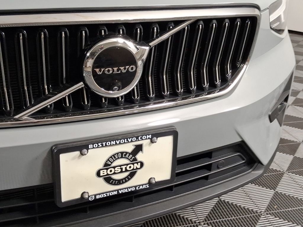 Certified 2024 Volvo XC40 B5 Ultimate w/ Protection Package Premier AWD/4WD image 5