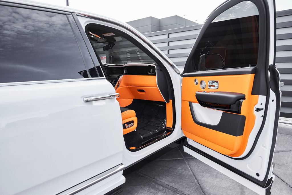 Used 2025 Rolls-Royce Cullinan AWD/4WD image 31