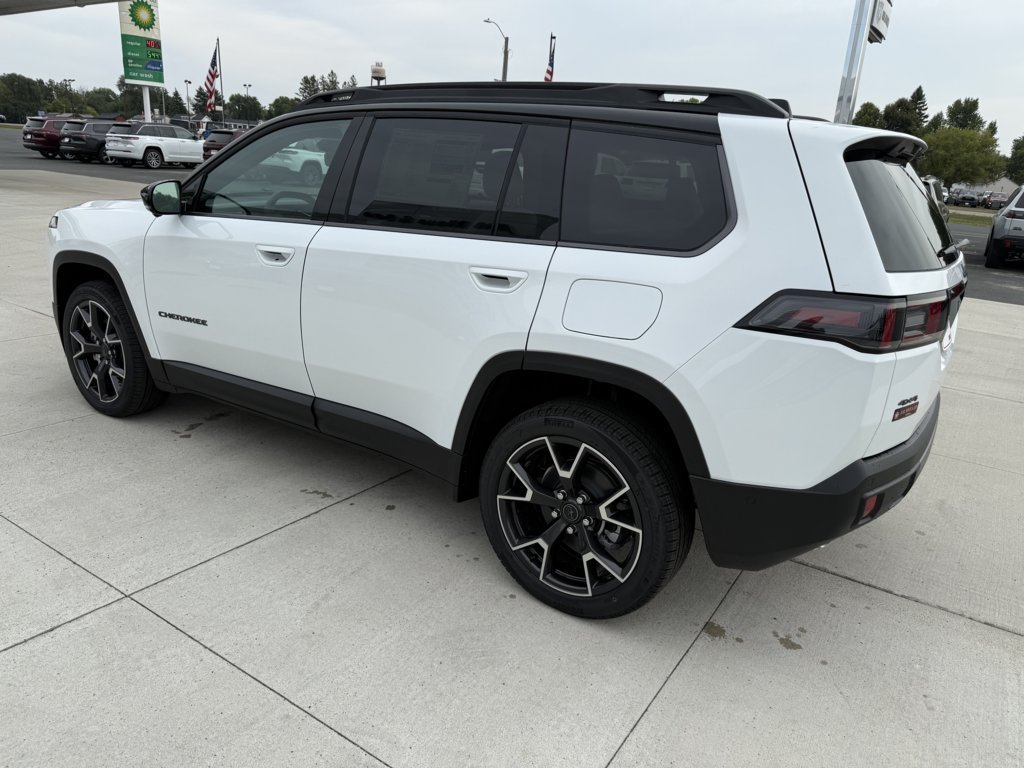 New 2026 Jeep Cherokee Overland w/ Trailer Tow Group AWD/4WD image 6
