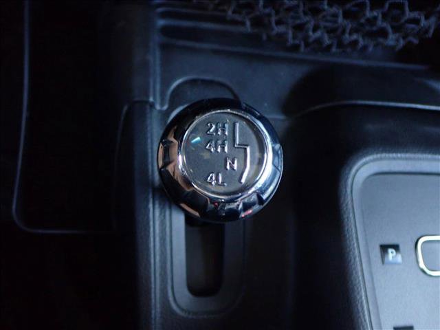 Used 2016 Jeep Wrangler Unlimited Rubicon w/ Connectivity Group image 19