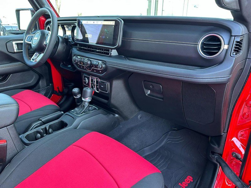 Used 2025 Jeep Wrangler Unlimited Sahara image 15