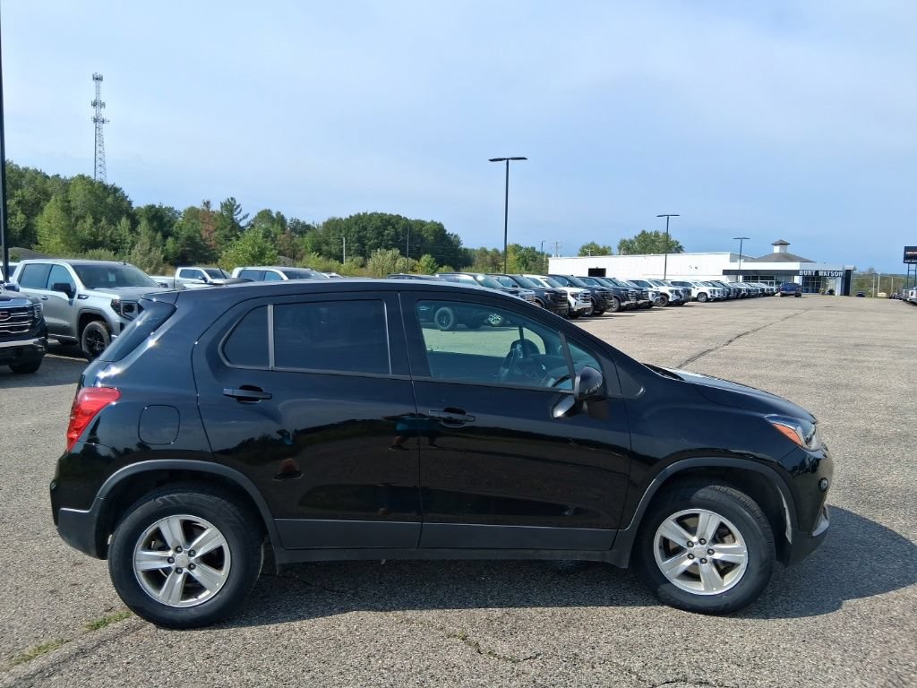 Used 2022 Chevrolet Trax LS w/ Tint and Cruise Package AWD/4WD image 7