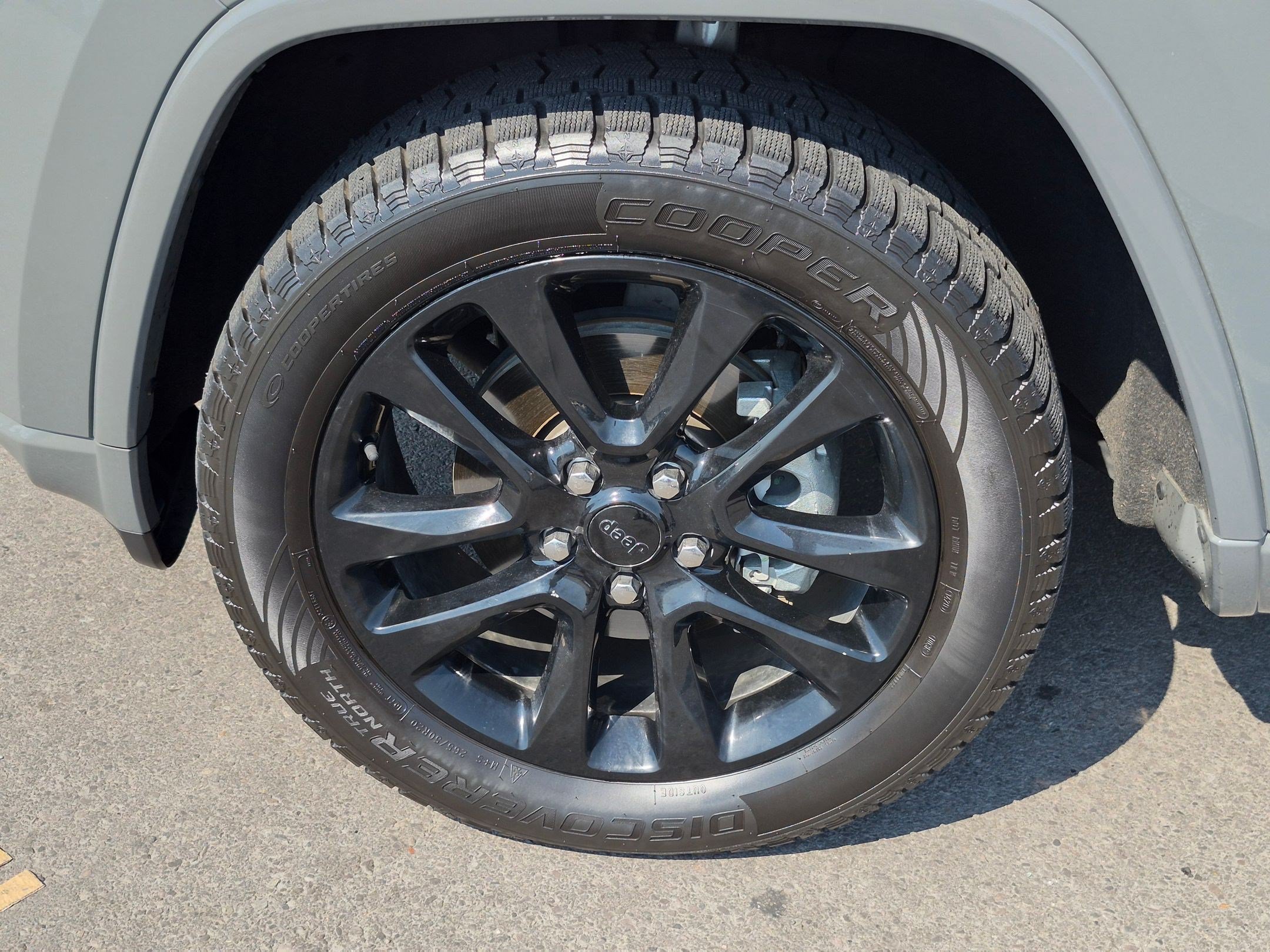 Used 2020 Jeep Grand Cherokee Altitude AWD/4WD image 14