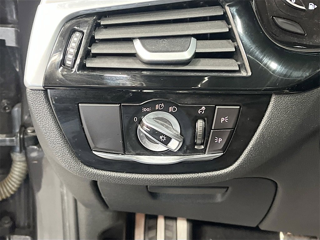 Used 2019 BMW M550i xDrive image 10