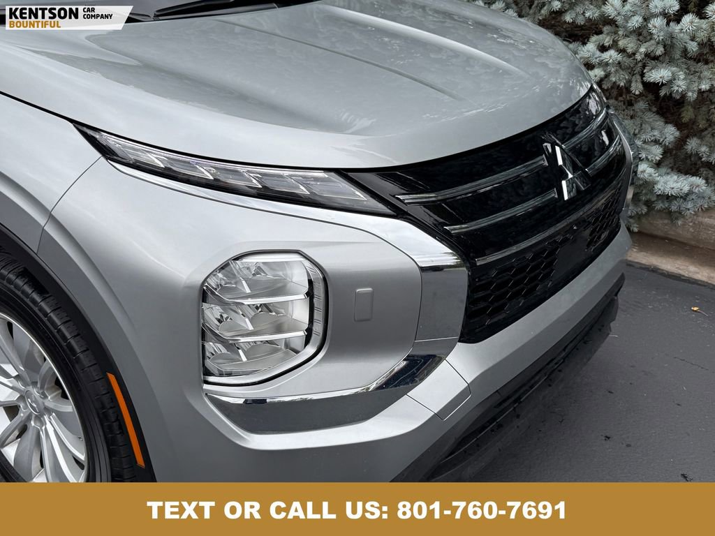 Used 2025 Mitsubishi Outlander ES image 14
