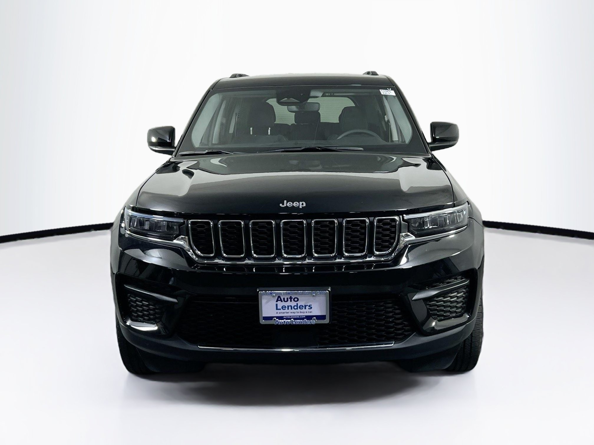 Used 2023 Jeep Grand Cherokee Laredo w/ Luxury Tech Group I AWD/4WD image 2