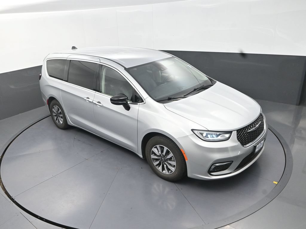 Used 2024 Chrysler Pacifica Limited FWD image 13