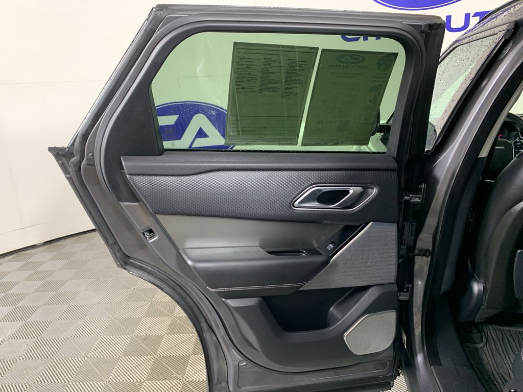 Used 2018 Land Rover Range Rover Velar S image 31