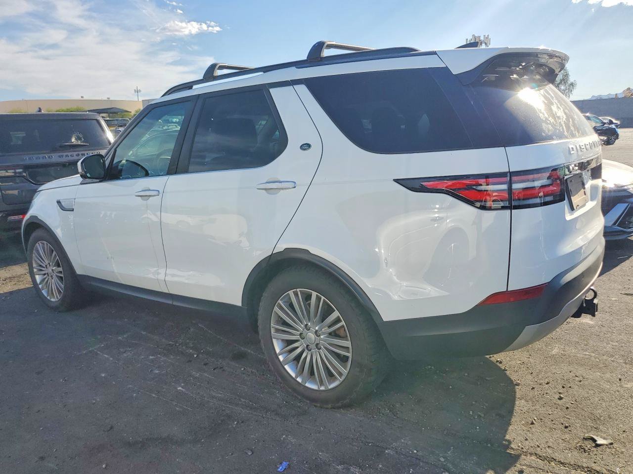 Used 2017 Land Rover Discovery HSE Luxury AWD/4WD image 4