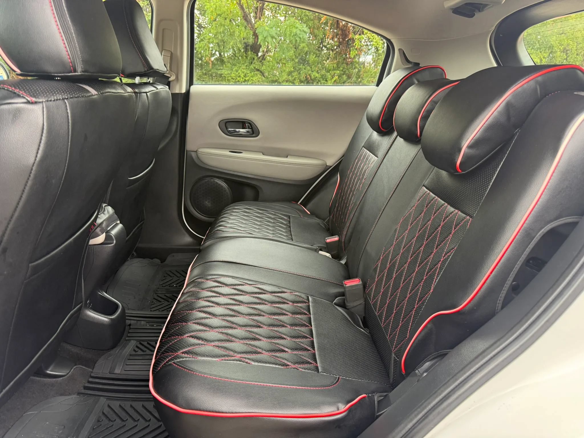 Used 2016 Honda HR-V LX image 10