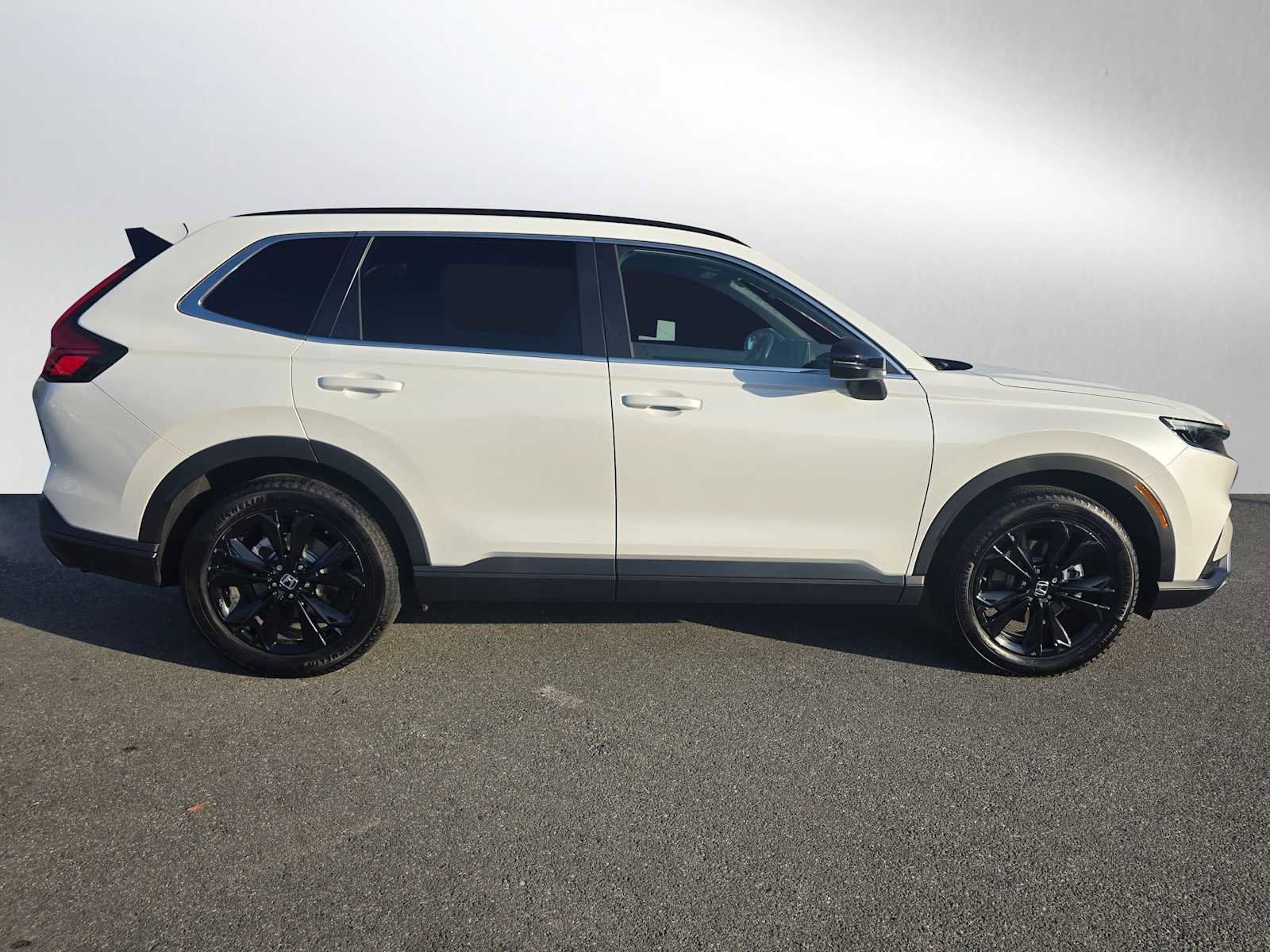 Used 2024 Honda CR-V Sport Touring image 2