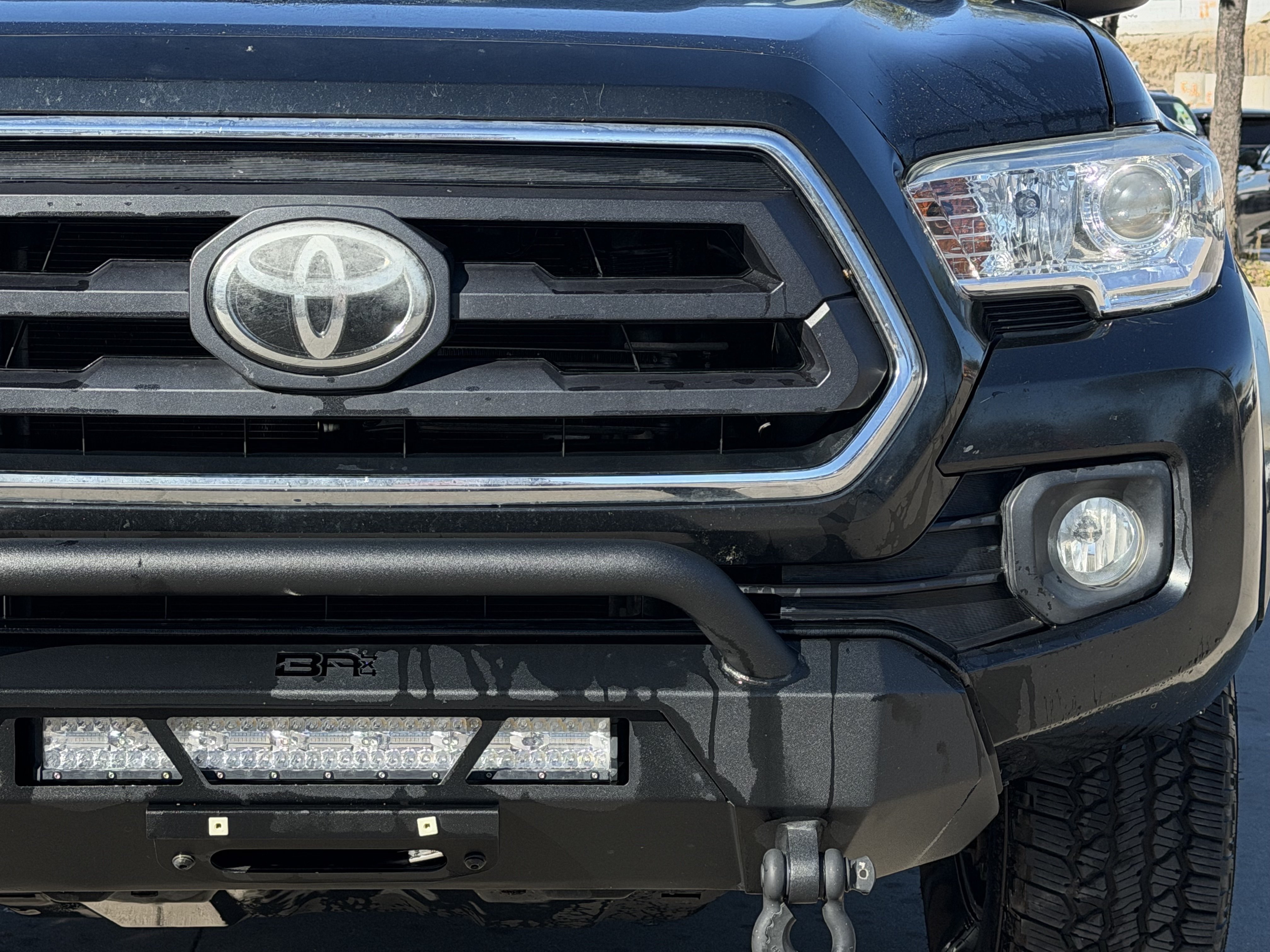 Used 2020 Toyota Tacoma SR5 RWD image 9
