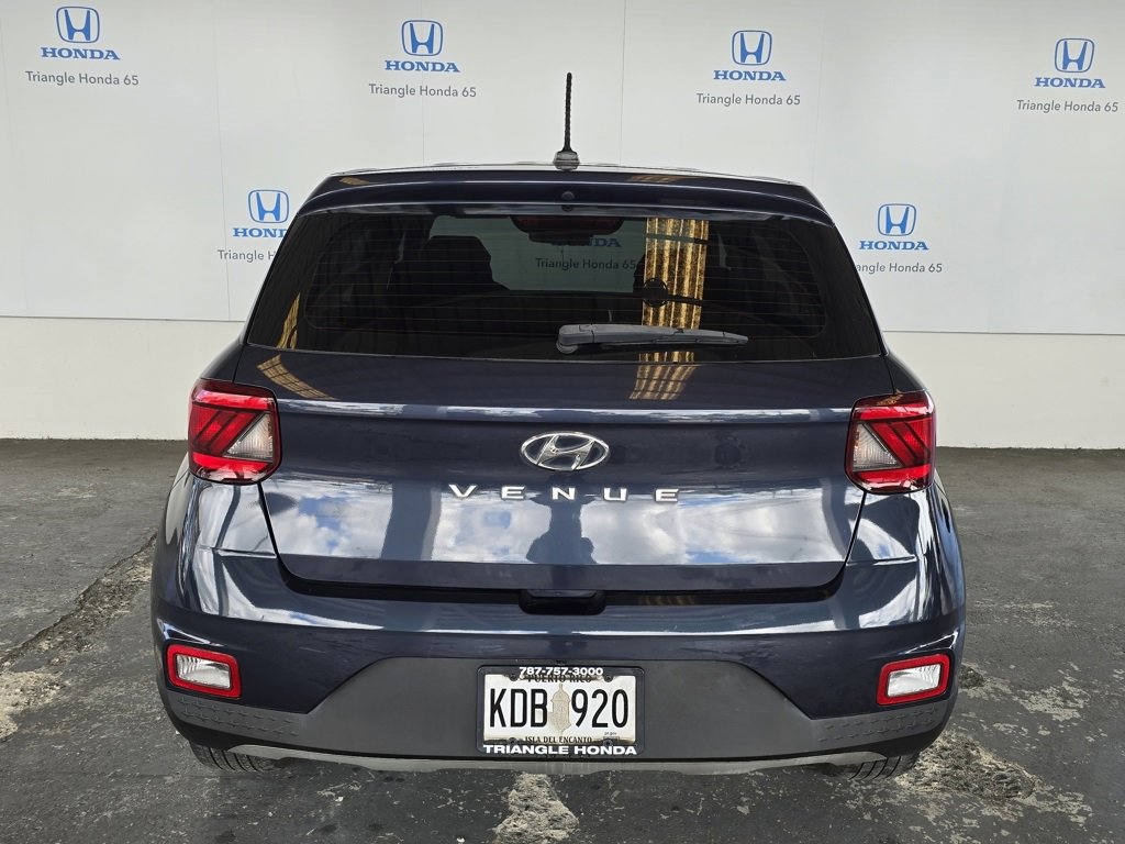 Used 2023 Hyundai Venue SE image 14